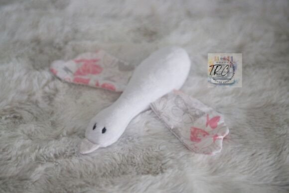 Reviewing Slim Duck Stuffie ITH Design for Boutique Sweatshirts